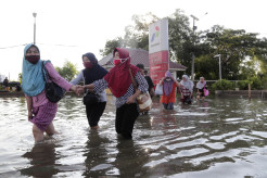 Pasca Gerhana Bulan, Kawasan Muara Baru Terendam Banjir Rob