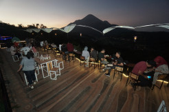 Jungle Cafe Trawas, Tempat Ngopi dengan Pemandangan Alam di Mojokerto