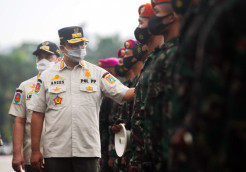 Anies Baswedan Pimpin Apel Gelar Pasukan Pengetatan PPKM Mikro di Monas