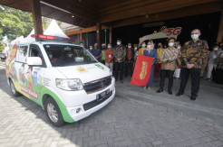 Jemput Bola, Mobil Klinik Vaksinasi Indosat Ooredoo Sasar Warga Lansia di Solo