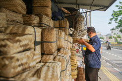 Jelang Idul Adha 2021, Penjualan Besek Bambu Menurun