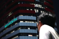 Aktivis Greenpeace Tembakkan Laser #savekpk