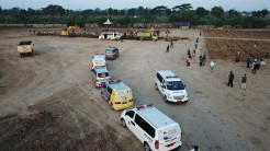 Antrean Mobil Ambulance Antar Jenazah Covid-19 di TPU Rorotan