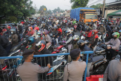 Kemacetan Panjang di Jalan Raya Bogor Akibat Penyekatan PPKM Darurat