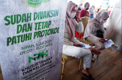Vaksinasi Massal di Mal NIPAH Makassar