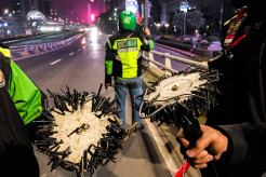 Komunitas Ojol Tebar, Berantas Ranjau Paku di Jalan Gatot Subroto