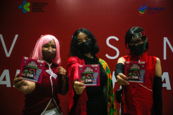 Cosplayer Ikut Vaksinasi Covid-19 di JCC Senayan