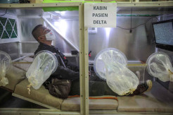 Kabin Pasien Covid-19 di Pasar Andir Bandung