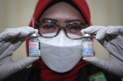Vaksinasi Dosis Ketiga untuk Tenaga Kesehatan di Tangerang