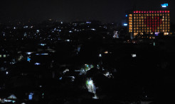 Sambut HUT RI, Hotel Ini Nyalakan Lampu Kamar Berbentuk Simbol Hati