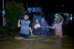 Banjir Rendam Permukiman Warga di Lubuk Buaya Padang