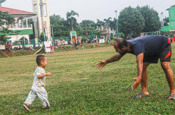 Menikmati Sore Hari di Lapangan Hawai Beji