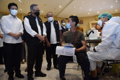 OJK Gelar Vaksinasi Covid-19 di Surabaya