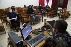 Melihat Pelaksanaan Perkuliahan Hybrid di Surabaya
