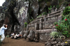 Megahnya Candi Kendalisada, Berdiri Kokoh Sejak Abad 15 di Lereng Gunung Bekel