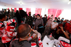 Ketua DPR Puan Maharani Tinjau Vaksinasi Covid-19 di Tambora