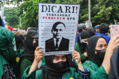 Ultimatum Tak Digubris, Ratusan Mahasiswa Kepung Gedung KPK