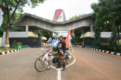 Peringati Hari Kesaktian Pancasila, Iwan Sarkowi Gowes Ontel dari Purwokerto ke Lubang Buaya