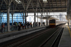 Melihat Peron Jalur Layang Stasiun Manggarai