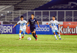Arema FC Libas Persela 3-0
