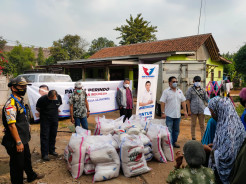 Partai Perindo Salurkan Paket Sembako untuk Warga Bantar Gebang