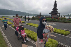 Kunjungan Wisata di Ulun Danu Beratan Bali
