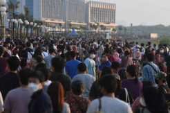 Pengunjung Kawasan Pantai Maju Jakarta Membludak