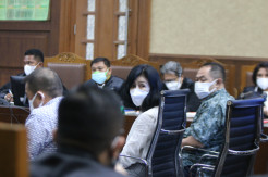 Sidang Dakwaan Tiga Terdakwa Kasus Korupsi Pengadaan Tanah di Munjul