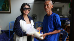 Rayakan Ulang Tahun, Penyanyi Bebizy Bagikan Belasan Ton Beras di Jakarta dan Surabaya