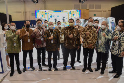 Menko Perekonomian dan Menteri Perindustrian Tinjau Booth Astra Financial di Event GIIAS 2021