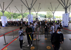 Hari Kedua,  Antrean Panjang Pengunjung GIIAS 2021 Padati ICE BSD City