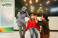 MNC Peduli Berikan Alat Bantu Dengar dan Kaki Palsu untuk Penyandang Disabilitas