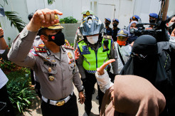 Tak Punya Izin, Aparat Bubarkan Massa Reuni 212