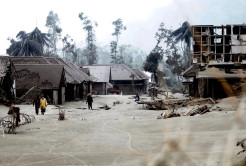 Luluh Lantak Diterjang Erupsi Gunung Semeru