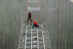 Pembangunan Jembatan Gantung di Lereng Merapi