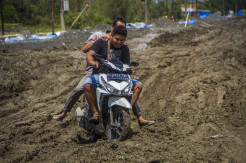 Jalan Nasional Trans Kalimantan Rusak Parah, Aktivitas Warga Terganggu