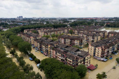 Penampakan Banjir Parah yang Merendam Apartemen dan Rumah di Selangor Malaysia