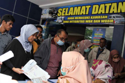 Penghapusan Sanksi Pajak Kendaraan, Warga Padati Samsat Kendari