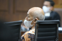 Jaksa Penuntut Umum KPK Tuntut Kiagus Emil Fahmy Cornain 5 Tahun Penjara