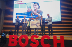 Dorong Keselamatan Berkendara, Bosch Bagikan 2000 Wiper untuk Pengemudi Taksi Online