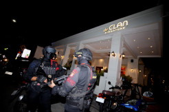 Penggeledahan Kafe di Cipete Berlanjut hingga Malam, Brimob Masih Berjaga