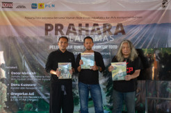 PLN, PFI, dan MataWaktu Luncurkan Buku Foto Prahara Pulau Emas