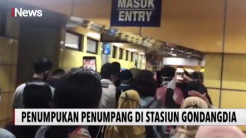 Penumpukan Penumpang Saat Jam Pulang Kerja di Stasiun Gondangdia