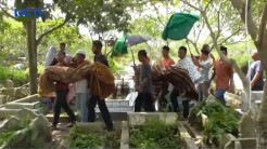 Kakak Beradik Korban Pembunuhan Ayah Tiri Dimakamkan dalam Satu Liang Lahat