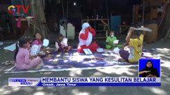 Patut Diacungi Jempol, Guru Ini Rela Berkeliling ke Rumah Murid yang Tak Punya Gawai