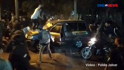 Menegangkan, Unjuk Rasa Mahasiswa Tolak UU Cipta Kerja Berakhir Rusuh di Bandung