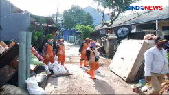 Pasca Banjir, Kawasan Permukiman Warga di Ciganjur Dibersihkan