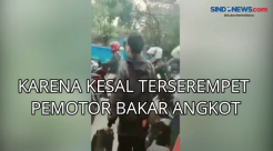 Karena Kesal Terserempet Pemotor Bakar Angkot di Tangerang