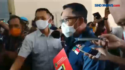 Pakai Kemeja Biru, Ridwan Kamil Tiba di Bareskrim Polri
