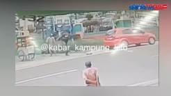 Pengemudi Mobil Tendang Tukang Bakso hingga Terjatuh